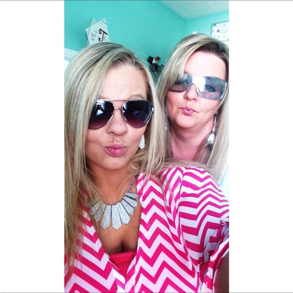 Meet your Posher, Mitzi - Picture 2 of 16